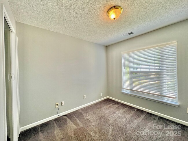 Building Photo - 6033 Briggs Dr
