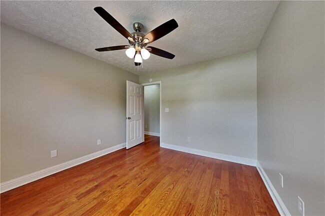 Building Photo - 990 Golden Meadows Ln