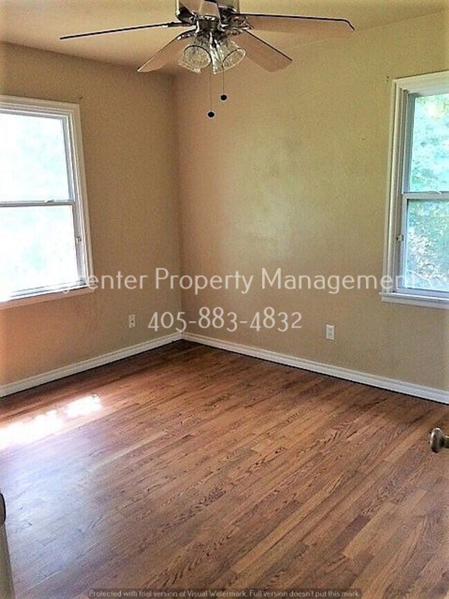 Building Photo - Renovated 3 Bedroom close to OU Campus!! LAWNCARE INCLUDED!!