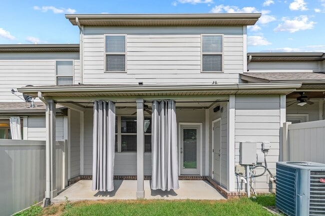 Building Photo - 1444 Channing Dr