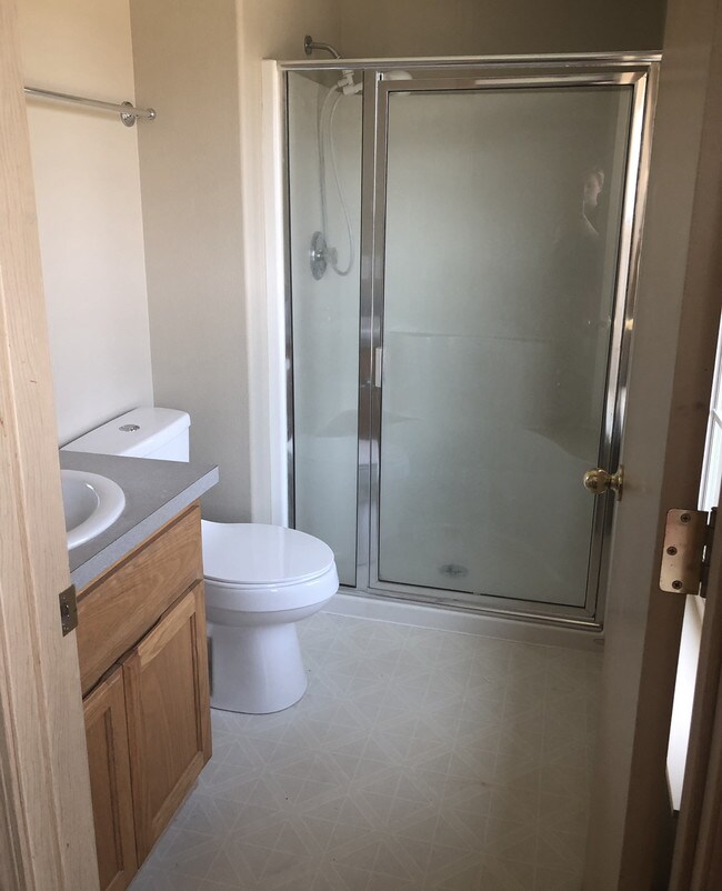 Master bath - 115 Haylen Dr