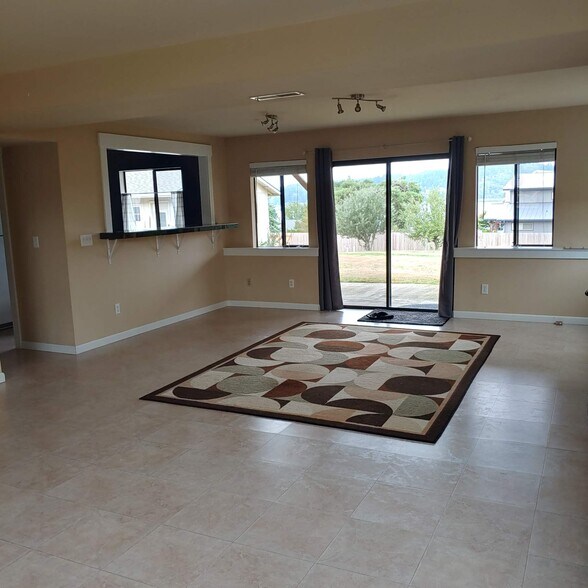 Building Photo - 12052 NE Jefferson Point Rd