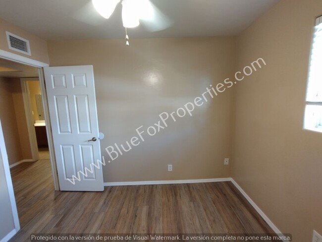 Building Photo - Two Story Townhome, 3 Bed and 1 1/2 Bath