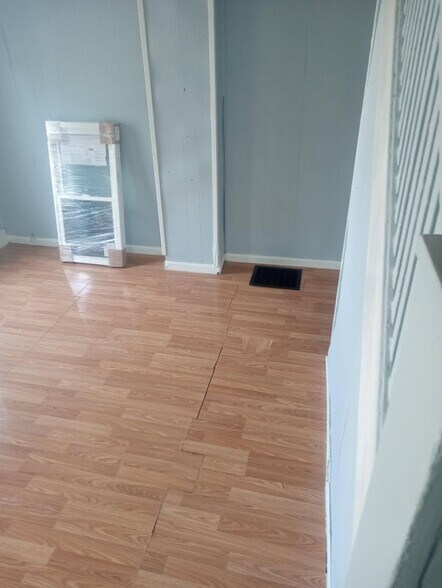 front dining room - 942 Sycamore St