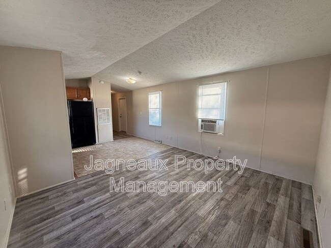 Building Photo - 2210 Center St