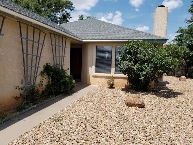 Building Photo - GREAT HOME IN NE CLOVIS NEAR MESA ELEMENTARY
