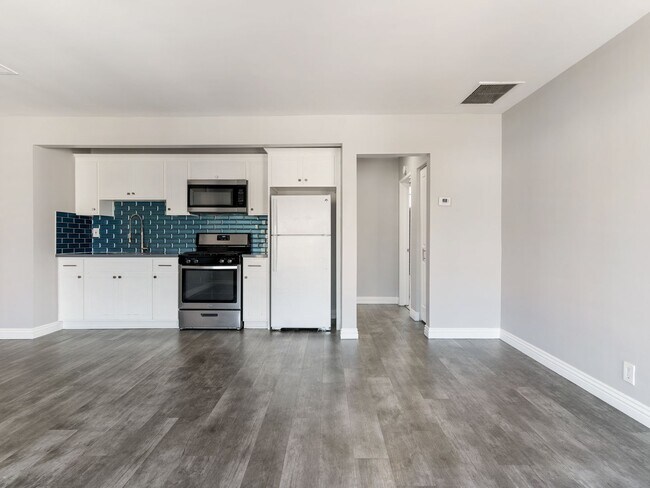 Interior Photo - 150-154 W Hillcrest Blvd