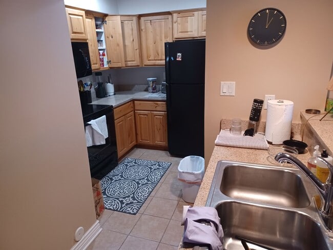 Building Photo - 3200 S Litzler Dr