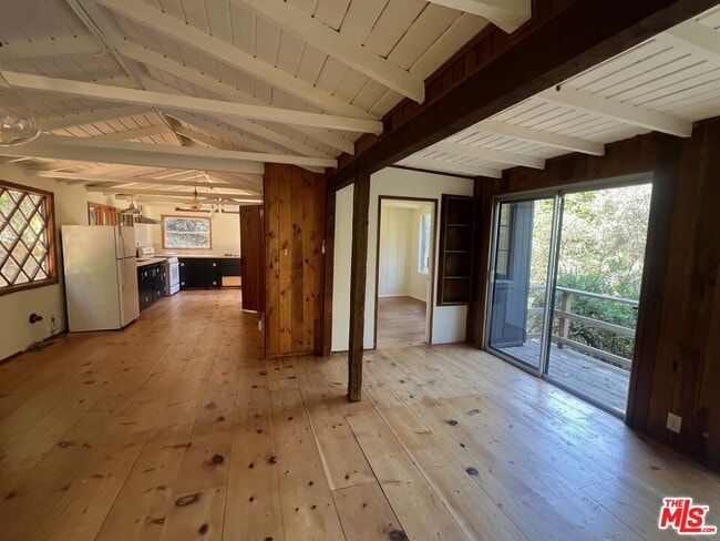 Building Photo - 764 Old Topanga Canyon Rd