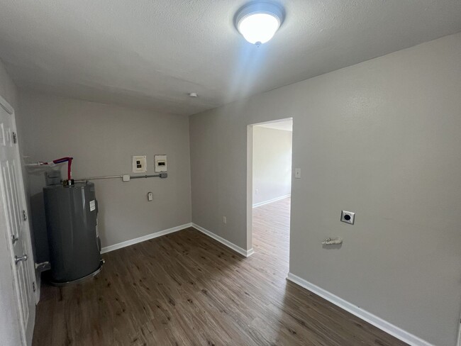 Building Photo - Move In Special!!!! 3 Bedroom 1 Bath home ...