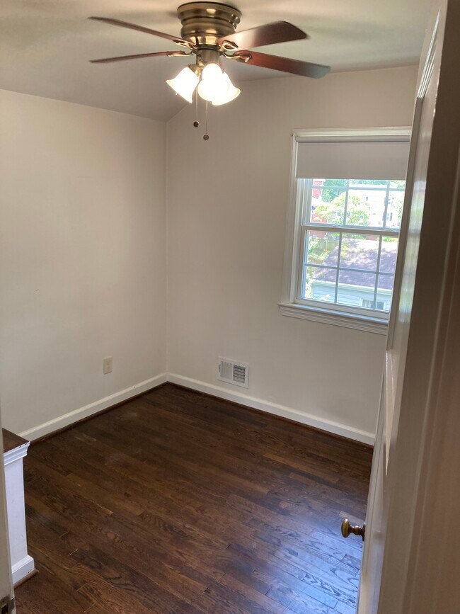 Bed 3 - 2604 Parker Ave