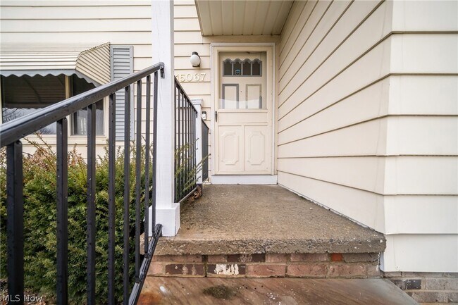 Building Photo - 15067 Rochelle Dr