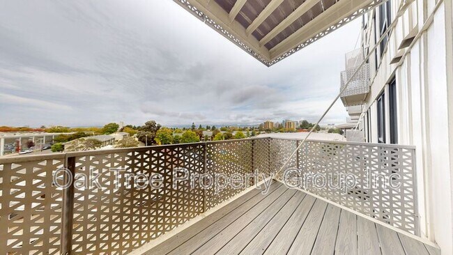 Building Photo - 532 Union St