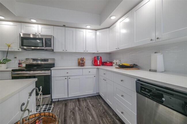 Building Photo - 7200 Radice Ct