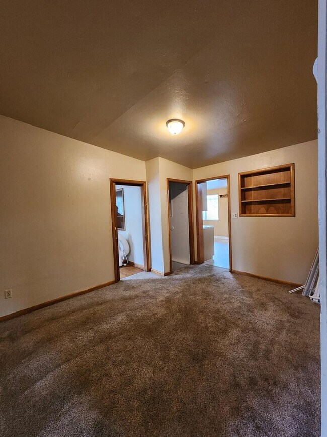 Building Photo - 506 W Cheyenne Rd
