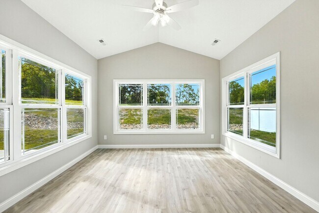 Building Photo - 80 Lane 520 Lake James