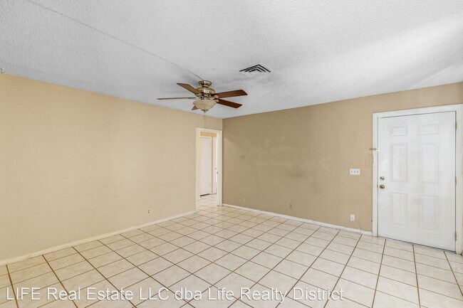 Building Photo - 3 br, 2 bath House - 4795 Woodlake Ave.