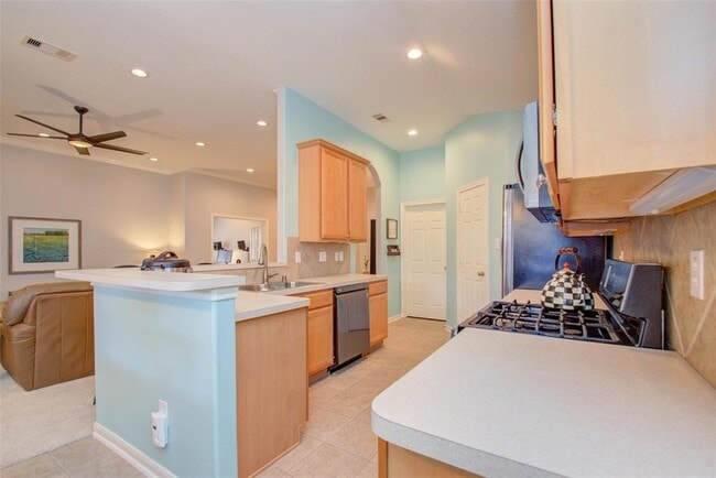 Building Photo - 15950 Cottage Ivy Cir