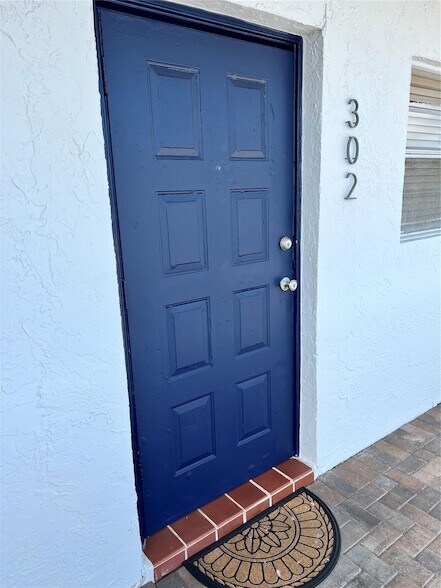 Building Photo - 1400 NE 57th St