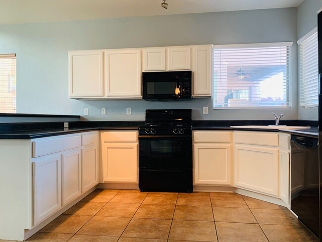 Building Photo - Rancho Sahuarita 4 bedroom 3 bath 2 story Home