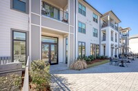 Building Photo - Coastal living right in the middle of Ocea...