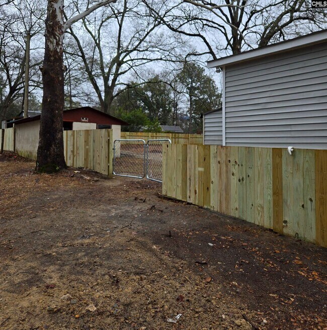 Building Photo - 641 Brooks Ave