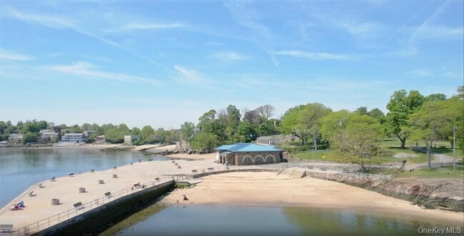 Building Photo - 25 Winchester Oval