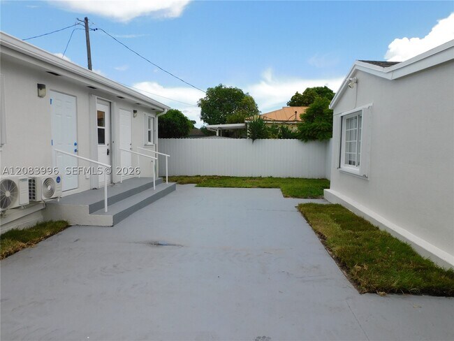 Building Photo - 2754 NW 26th St