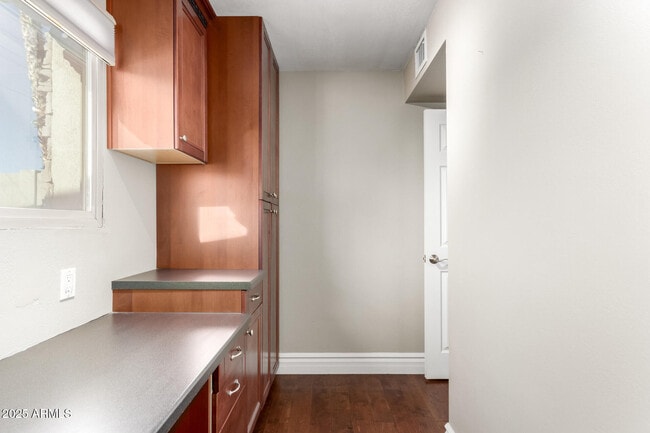 Building Photo - 3912 S Elm St