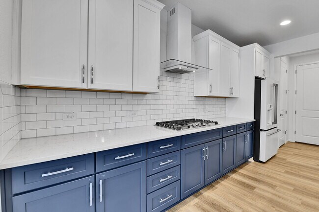 Building Photo - $4,100 - Spacious 5-Bed, 3.5 bath Home wit...