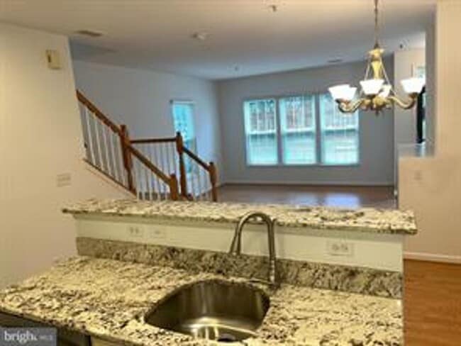 Building Photo - 2 LEVEL CONDO WITH 1 CAR GARAGE, DEN/LOFT ON THE BEDROOM LEVEL, VERY OPEN FLOOR