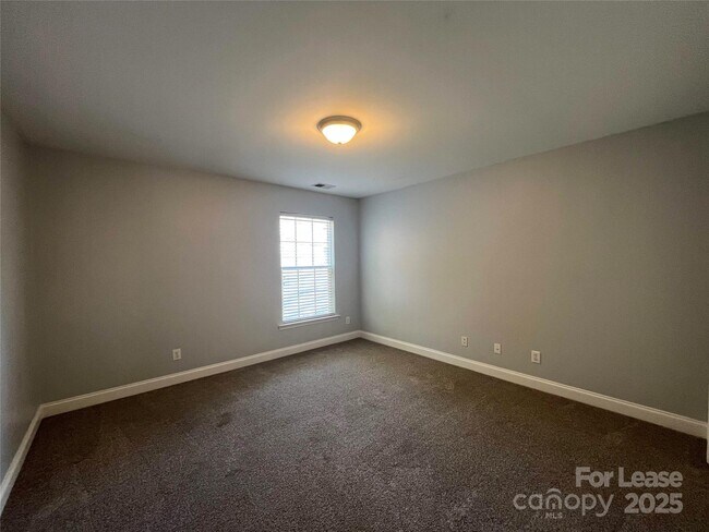 Building Photo - 8601 Fieldcroft Dr