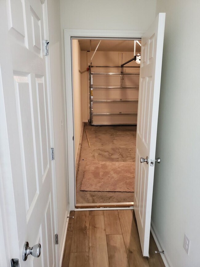 Building Photo - 3 Bed 2.5 Bath with Garage in the newly de...