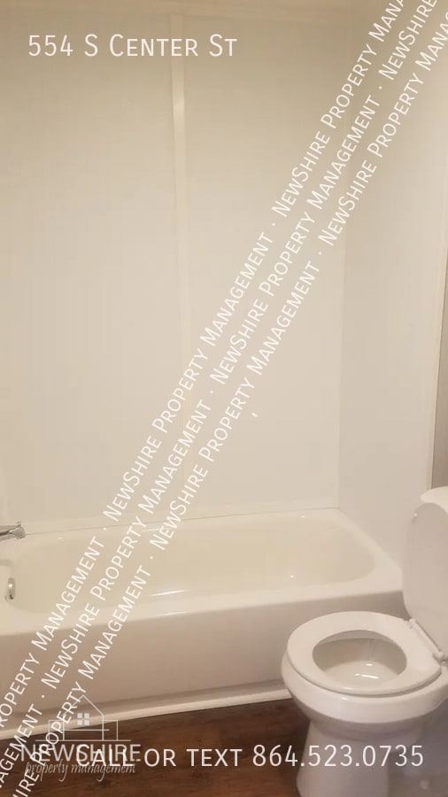 Building Photo - 554 S Center St