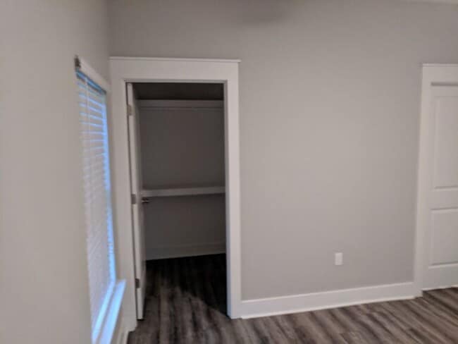 Building Photo - 1 mile to FSU 4 Bedroom 4 Bath - Upscale House