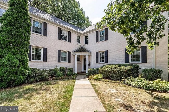 Building Photo - 1319 S Walter Reed Dr