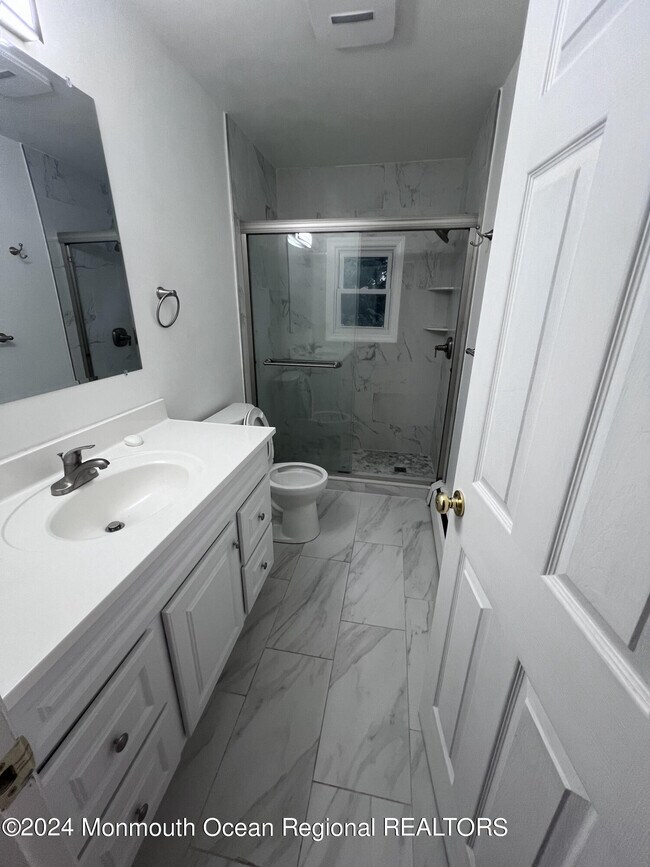 Building Photo - 14 Therese Ave