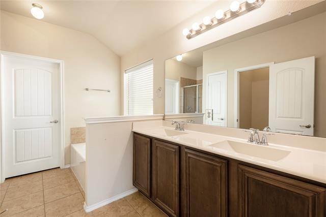 Building Photo - 1024 Lake Hollow Dr