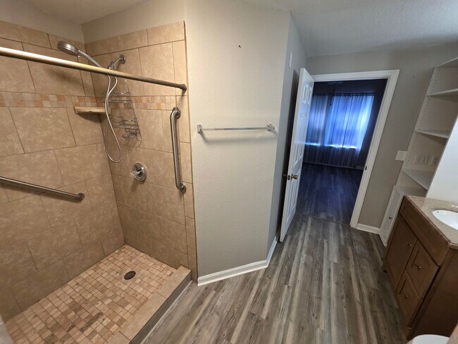 Building Photo - 2801 Chancellorsville Dr