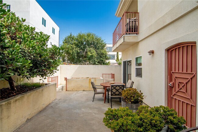 Building Photo - 5335 Cartwright Ave