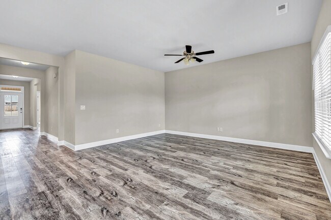 Building Photo - 113 Fourstar Ln