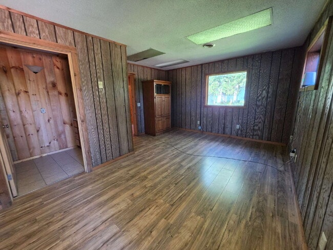 Building Photo - 24.2 Acres – Industrial Warehouse, Residential Or Office Space, Pole Shed & Recreational Land