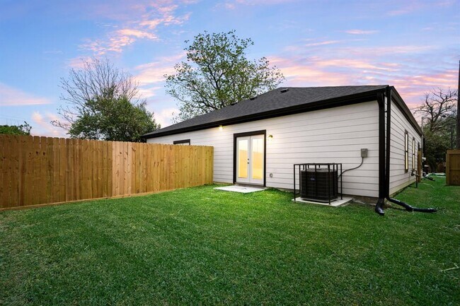 Building Photo - 4661 Clover St