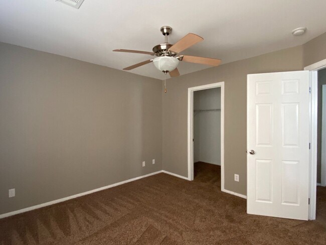 Building Photo - 2 Story 2 brm 2 1/2 bath 1 car garage home