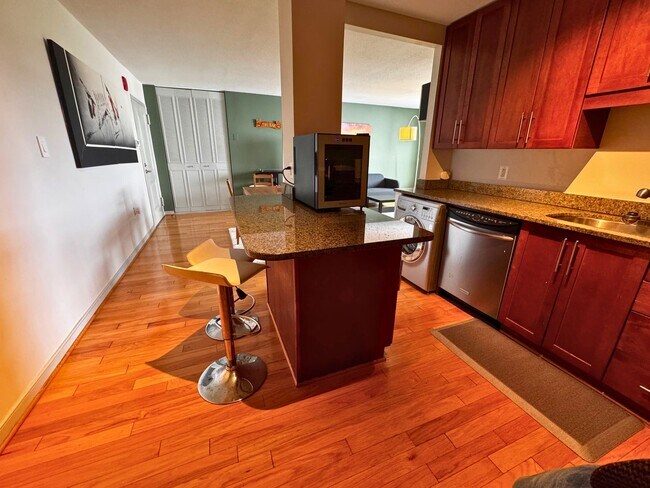 Building Photo - Welcome to Takoma Overlook! Furnished 1br 1ba condo