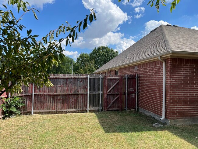 Building Photo - 209 Serenade Ln