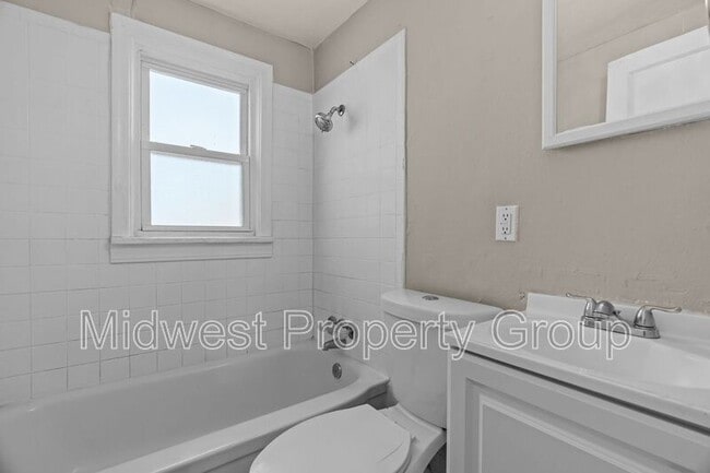 Building Photo - 161 Anistasia Dr