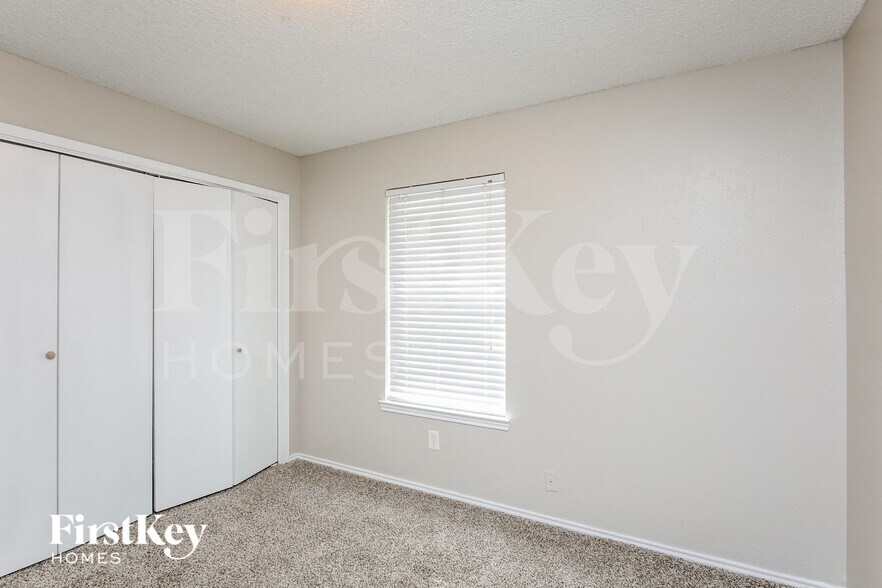 Building Photo - 2525 Butterfield Dr