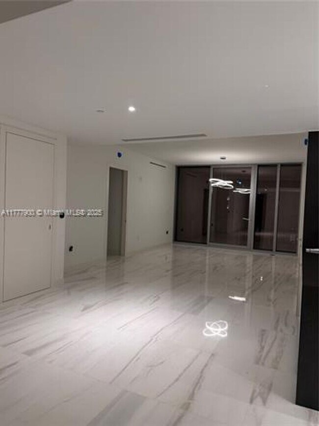 Building Photo - 300 Biscayne Blvd Way
