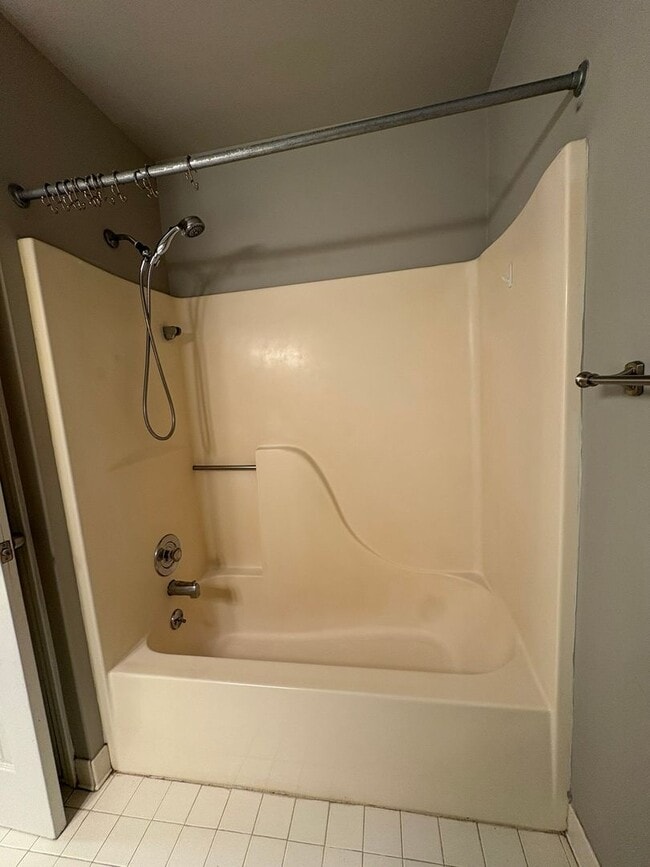 Building Photo - Beautifully Updated Townhouse – Prime Location!